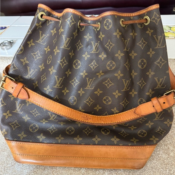 Louis Vuitton bucket bag - Picture 6 of 7